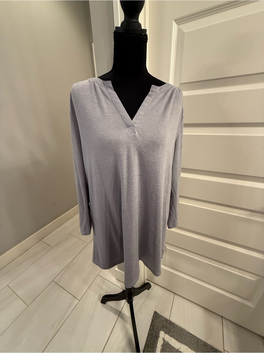 41 Hawthorn Light Gray V-Neck Long Sleeve Tunic